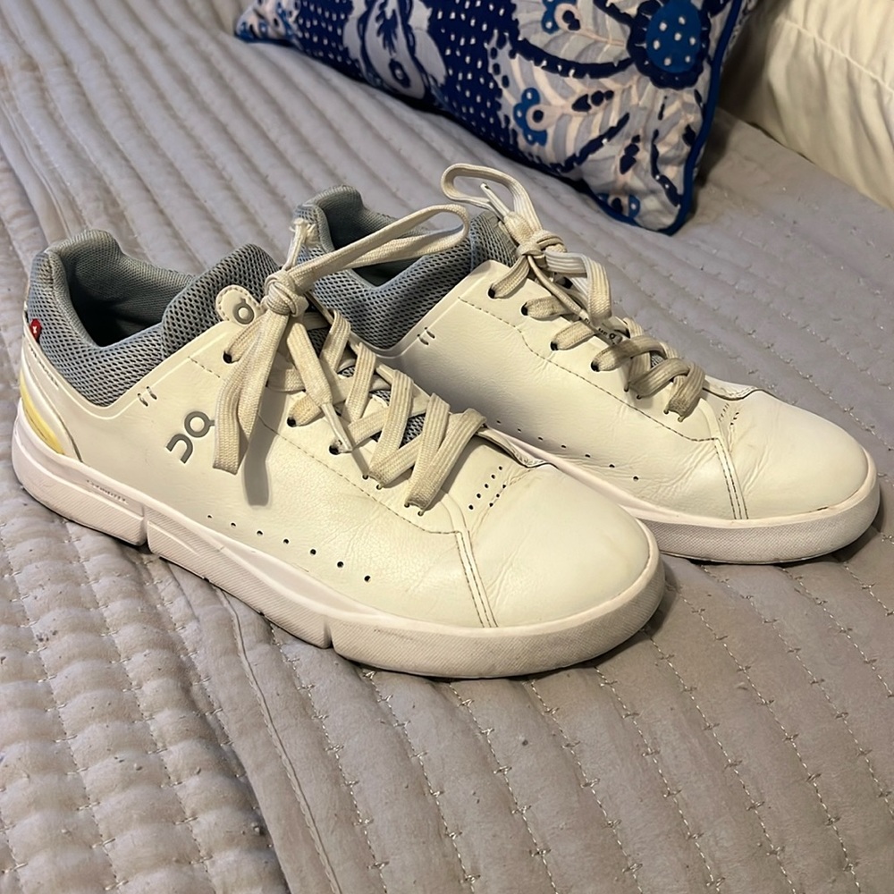 SALE —- The Roger On cloud sneakers